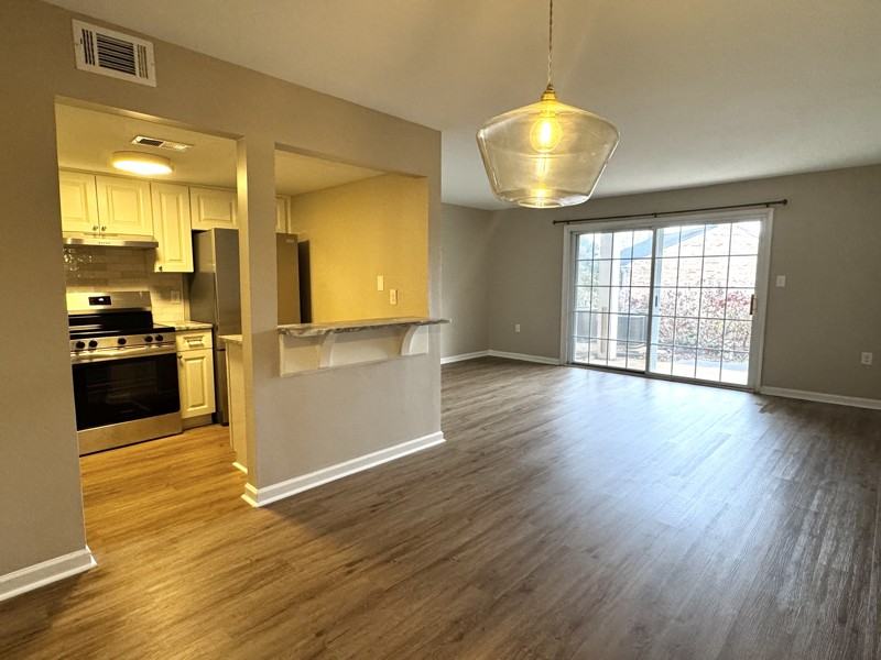 925 Cleveland St - Photo 3 of 11