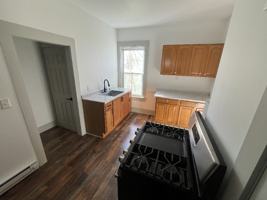 featured image of 40 Garnet St #4