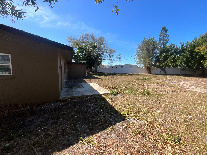 381 11th Ave Sw - Photo 3 of 18