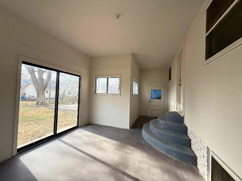 904 E Ash St - Photo 4 of 12