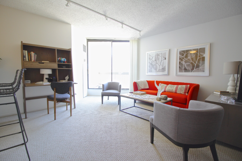 803 N Dearborn St - Photo 2 of 8