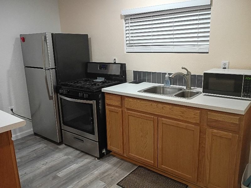 739 Daisy Dr - Photo 6 of 10