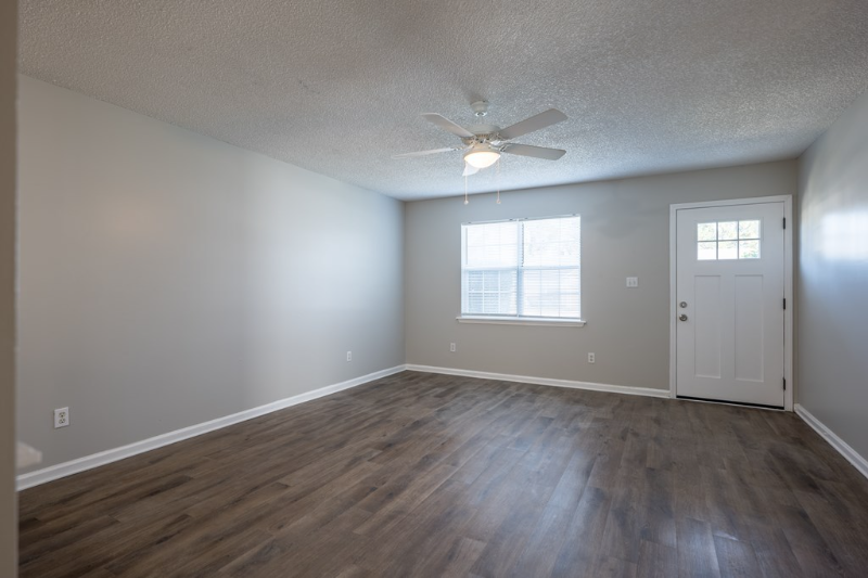 2572 Marathon Dr - Photo 5 of 17