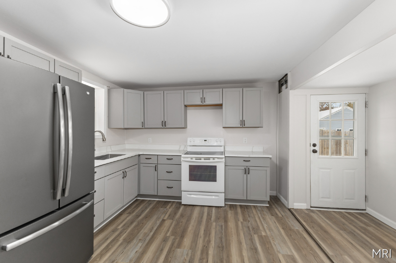 614 S Webster St - Photo 2 of 13