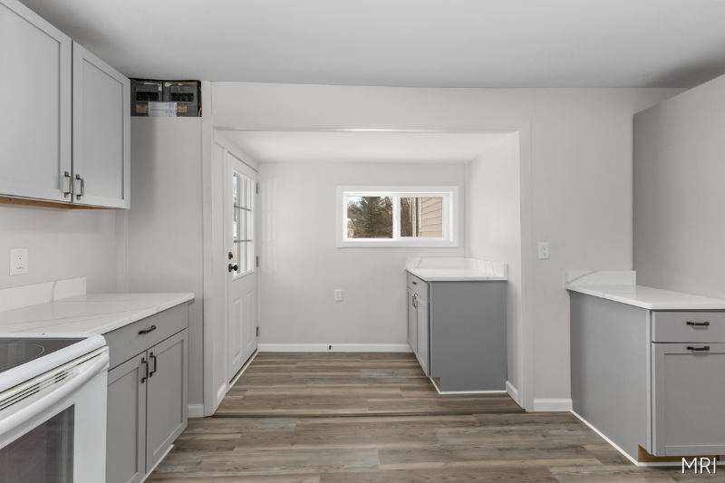 614 S Webster St - Photo 4 of 13