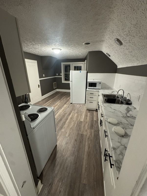 5135 Stanley Ave - Photo 3 of 6