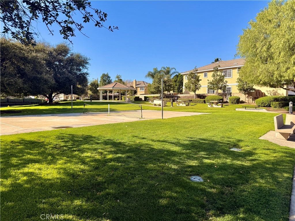 9595 Shadowgrove Dr #9595 - Photo 3 of 7