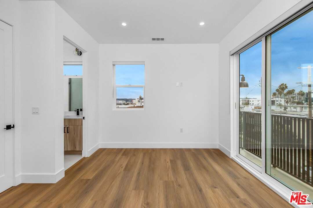 5722 Fulcher Ave #5722-3 - Photo 2 of 12