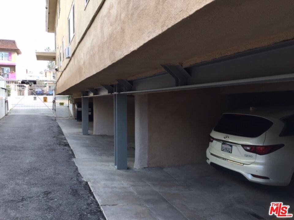 443 S Wilton Pl #443-8 - Photo 3 of 9