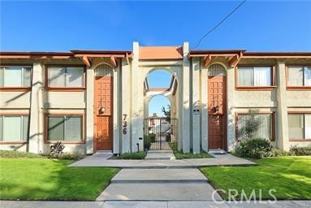 738 S Chapel Ave - Photo 1 of 1