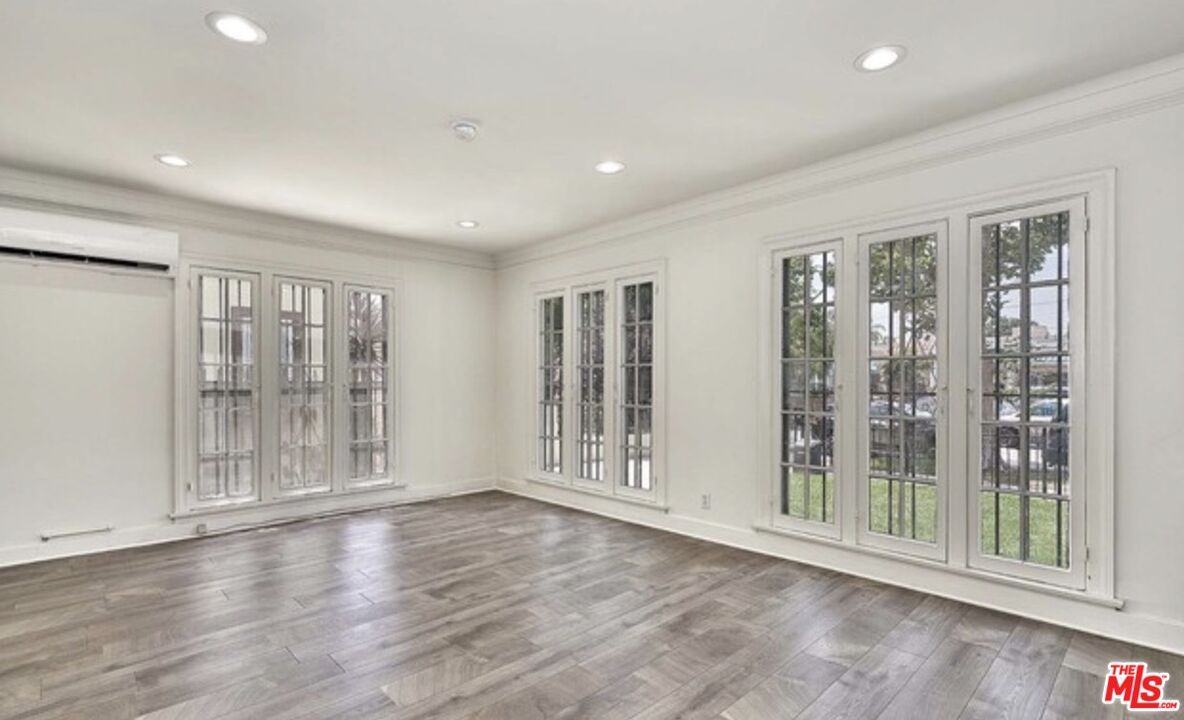 734 S Gramercy Pl #734 - Photo 2 of 10