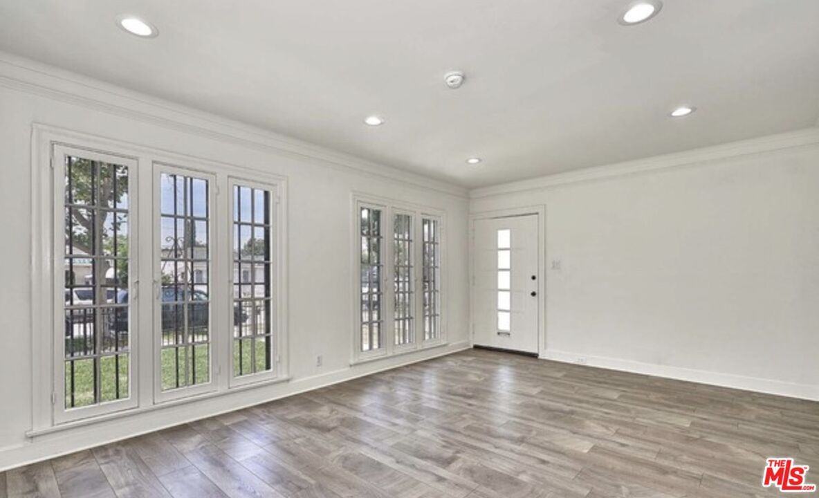 734 S Gramercy Pl #734 - Photo 3 of 10