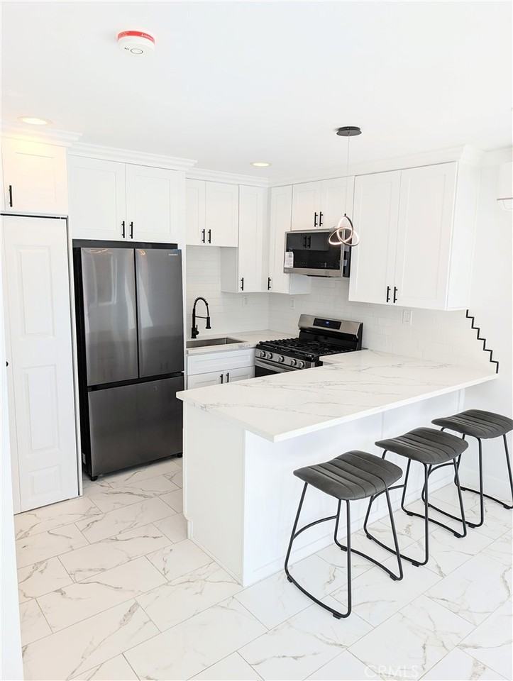 737 Davis Ave #737 - Photo 6 of 11