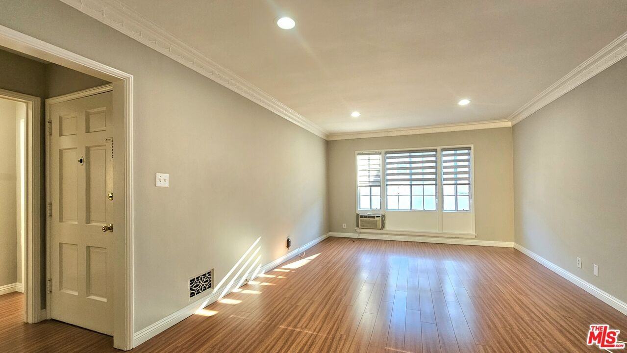 1020 S Norton Ave #1020B - Photo 3 of 21