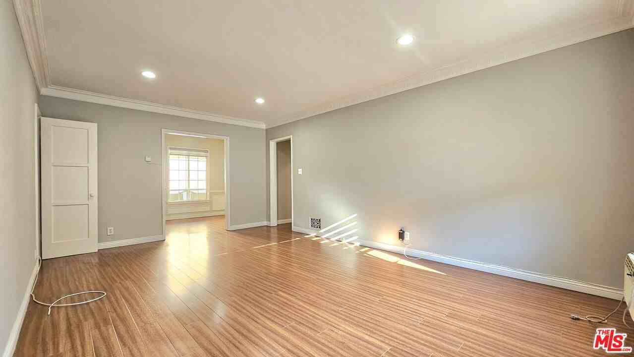 1020 S Norton Ave #1020B - Photo 4 of 21