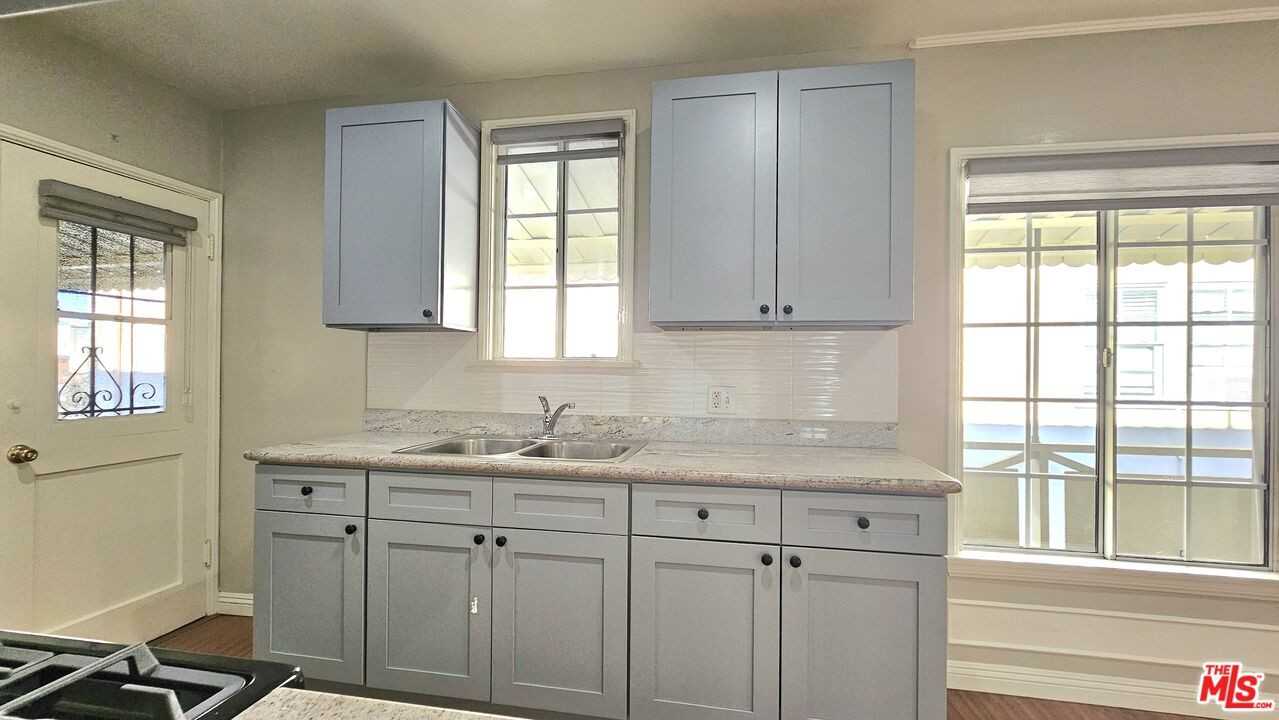 1020 S Norton Ave #1020B - Photo 6 of 21