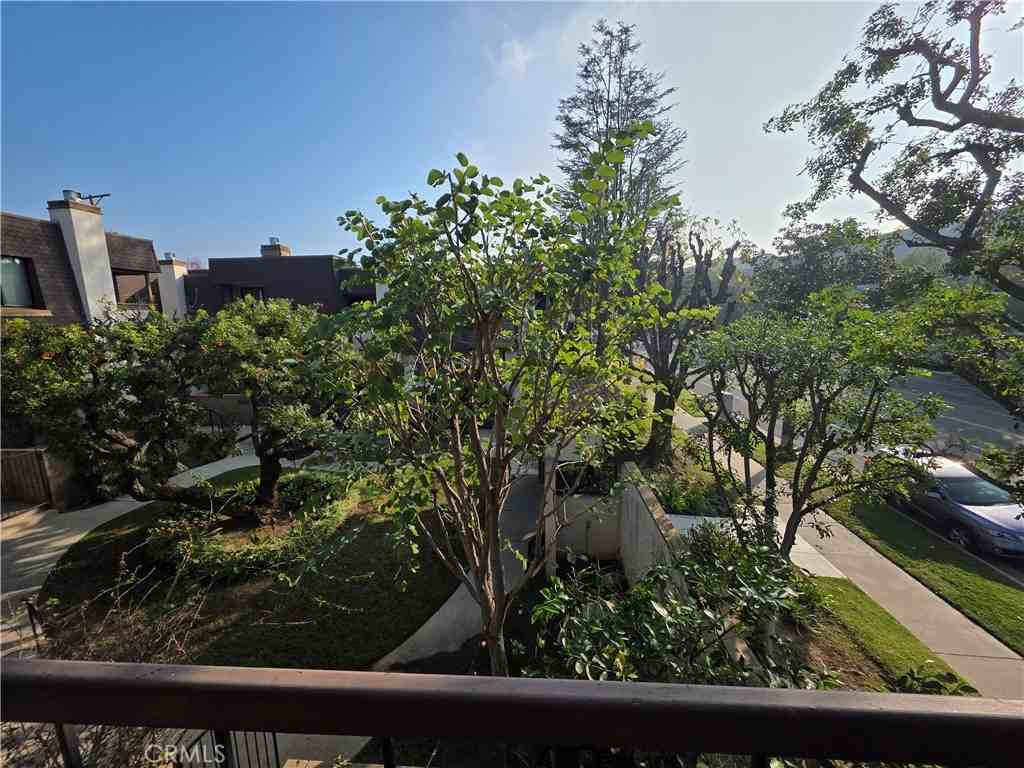 13963 Riverside Dr #13963 - Photo 3 of 27