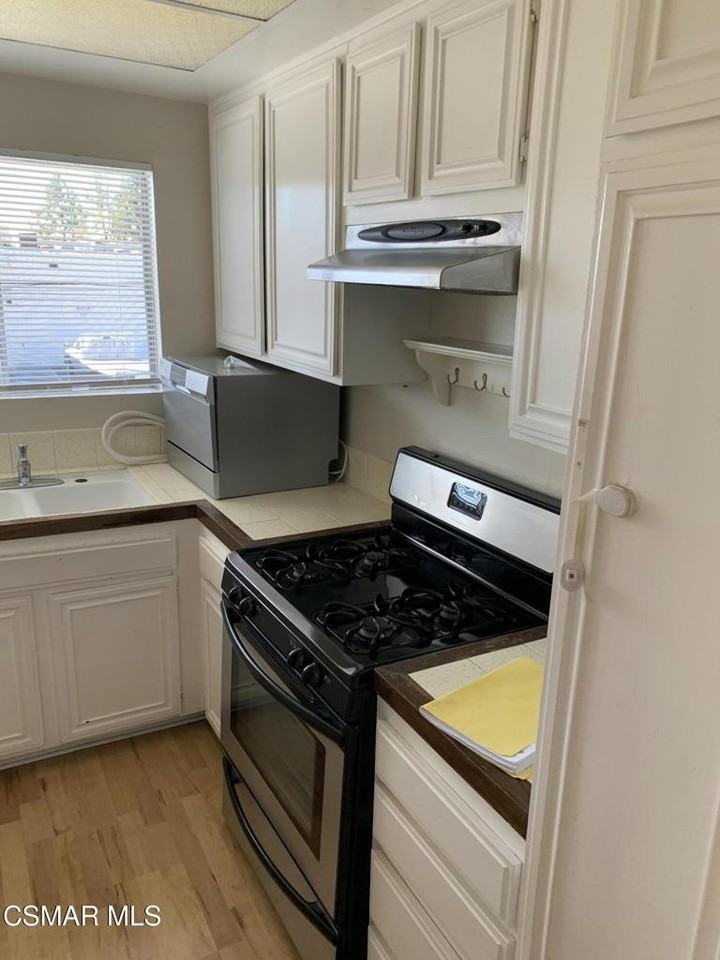 2033 Calle La Sombra #2033-4 - Photo 7 of 11