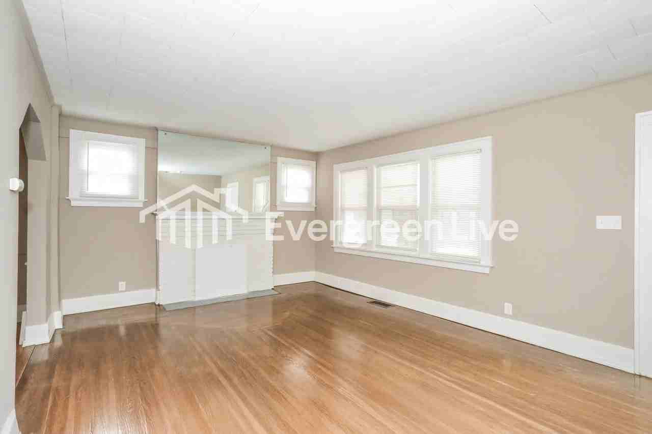 1632 Sundale Ave - Photo 3 of 15