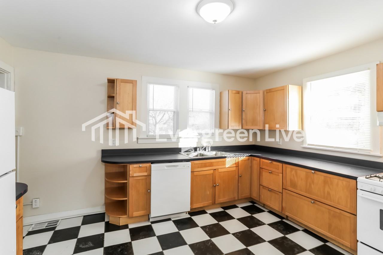 3904 Boudinot Ave - Photo 6 of 15