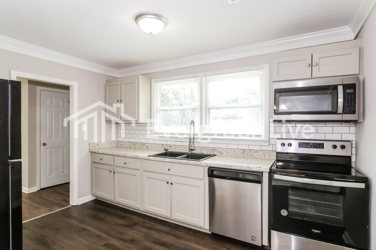 2841 Cornelia Rd - Photo 5 of 15