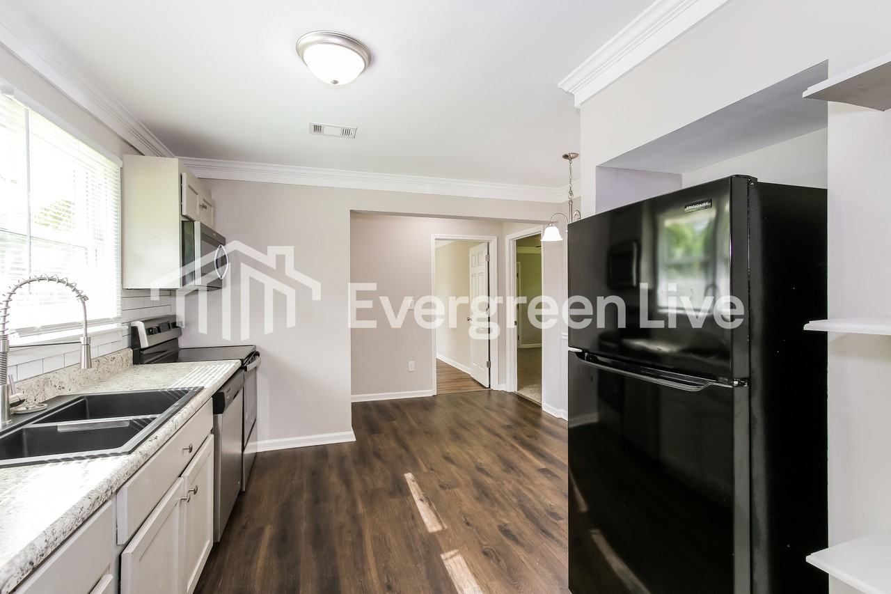 2841 Cornelia Rd - Photo 6 of 15