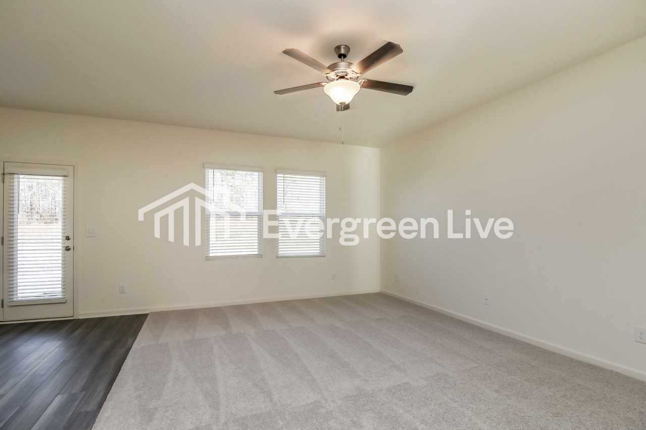 157 Galilee Ln - Photo 3 of 11