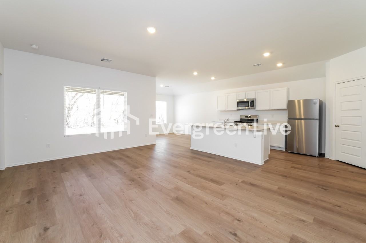 3908 Olivia St - Photo 3 of 17