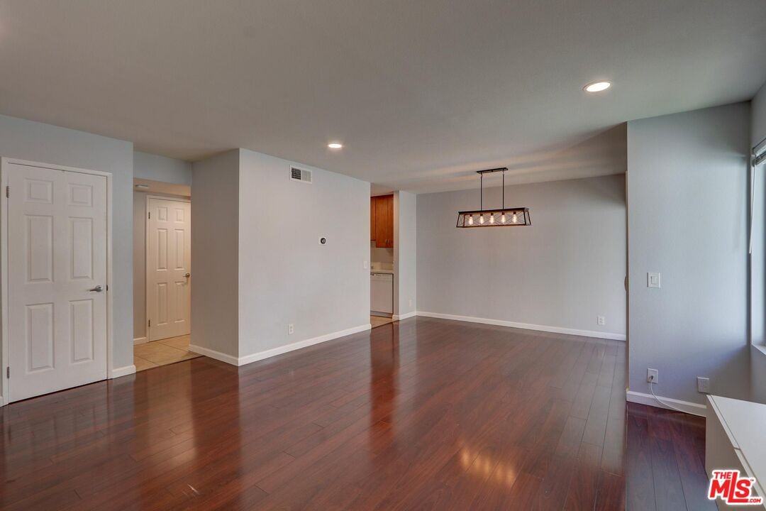 1275 Seacliff Ct #1275-5 - Photo 7 of 29