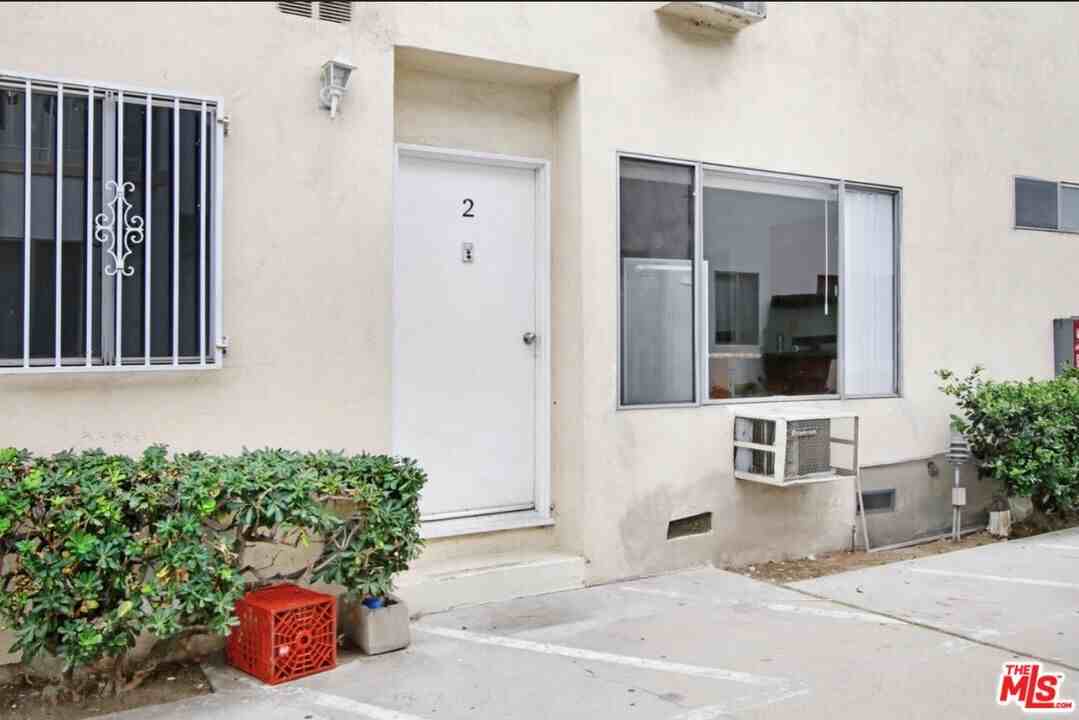 817 N Hudson Ave #817-2 - Photo 2 of 13