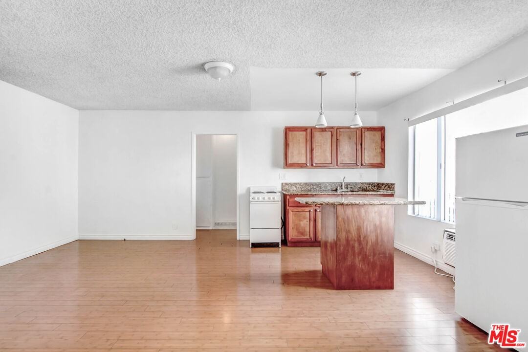 817 N Hudson Ave #817-2 - Photo 3 of 13