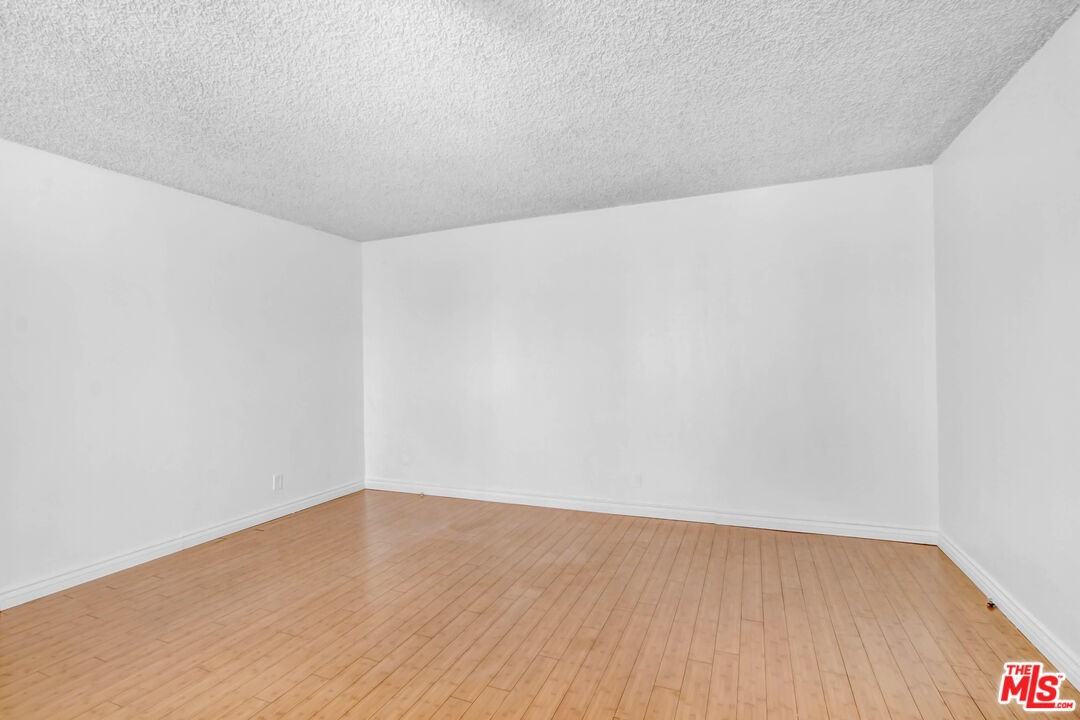 817 N Hudson Ave #817-2 - Photo 4 of 13