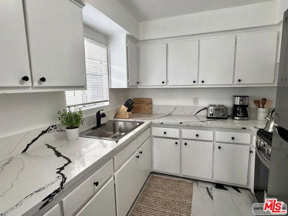 1630 W 104th St #1630A - Photo 4 of 19