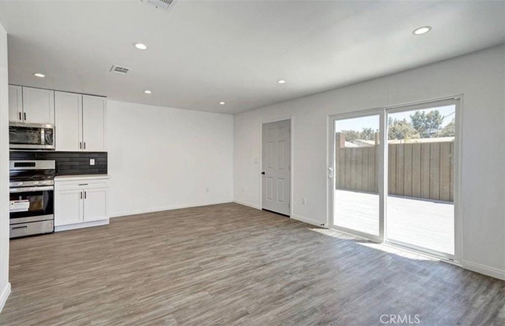 6219 Glide Ave #6219 - Photo 7 of 8