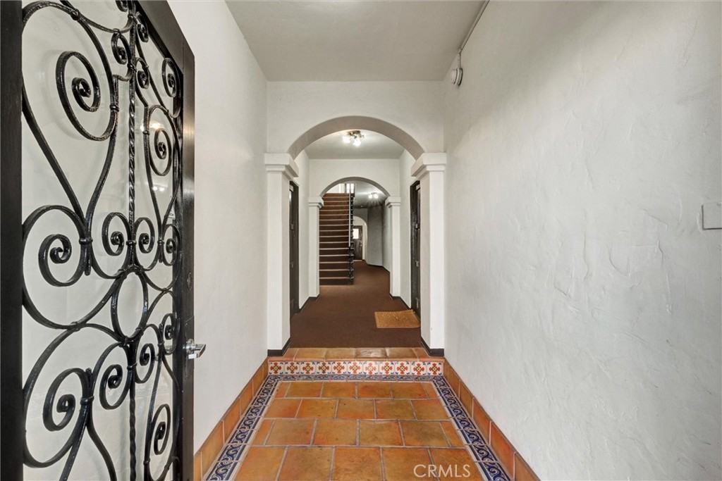 124 S Elm Dr #124-5 - Photo 2 of 28