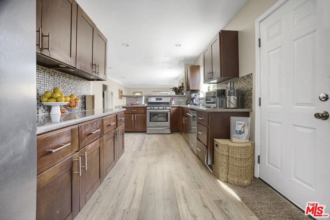 2016 W 78th St #2016 - Photo 5 of 41