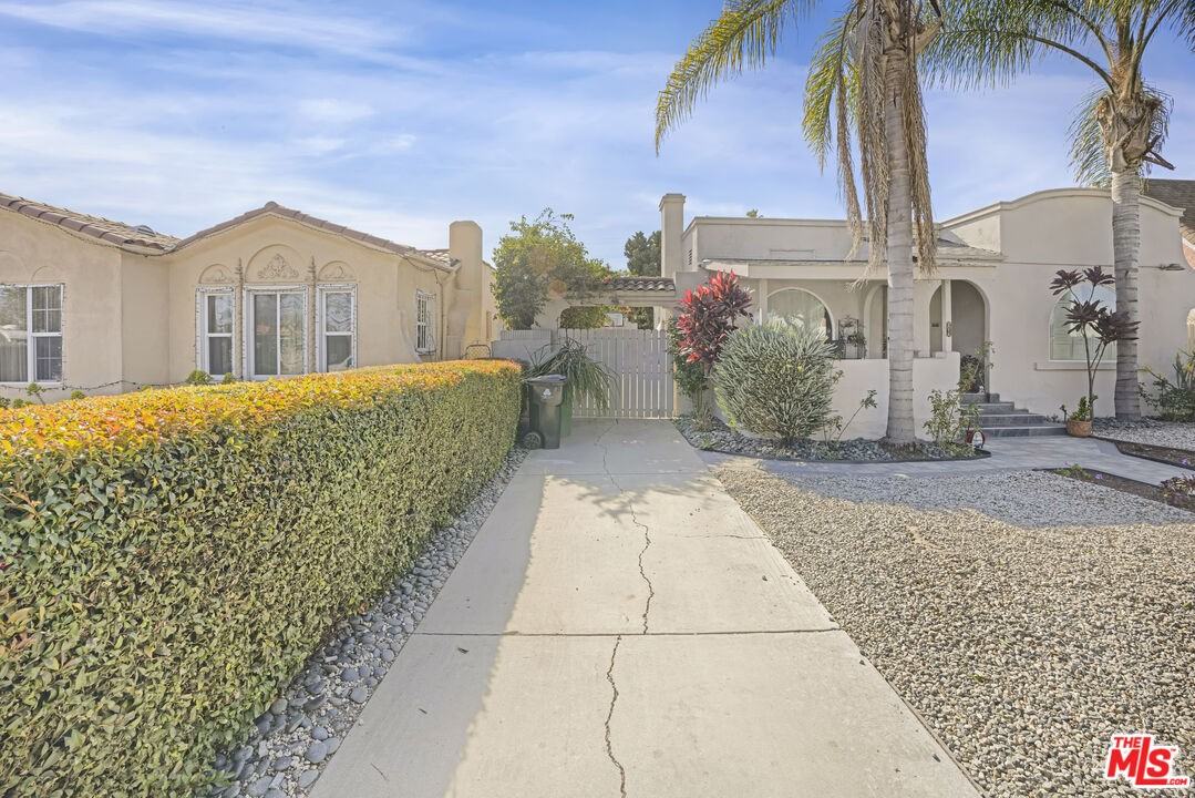 2016 W 78th St #2016 - Photo 7 of 41