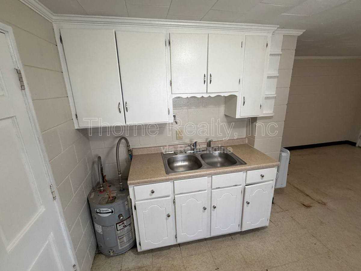 604 Nelson St - Photo 3 of 7