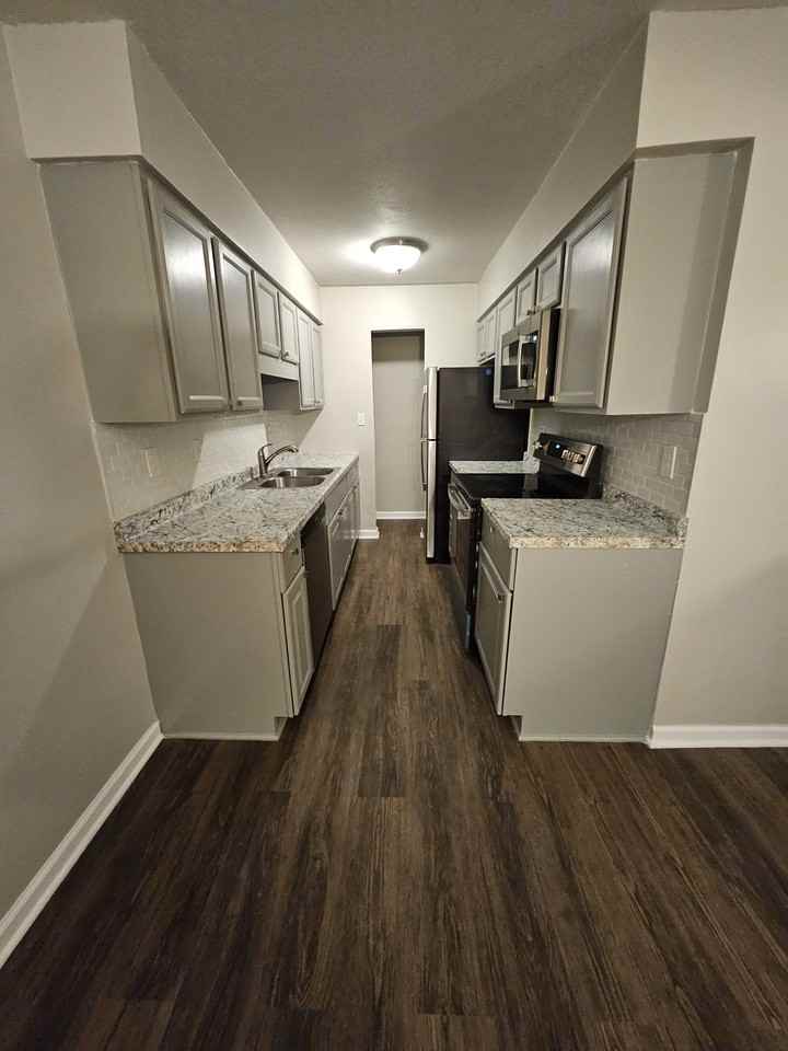 1202 Patton Creek Ln - Photo 4 of 16