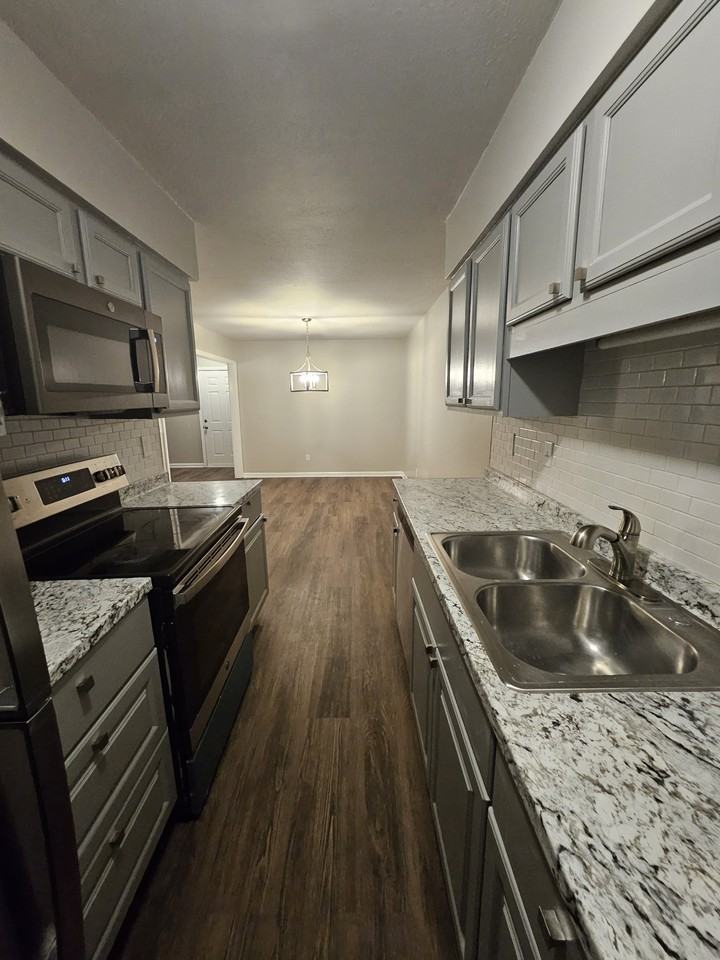 1202 Patton Creek Ln - Photo 6 of 16