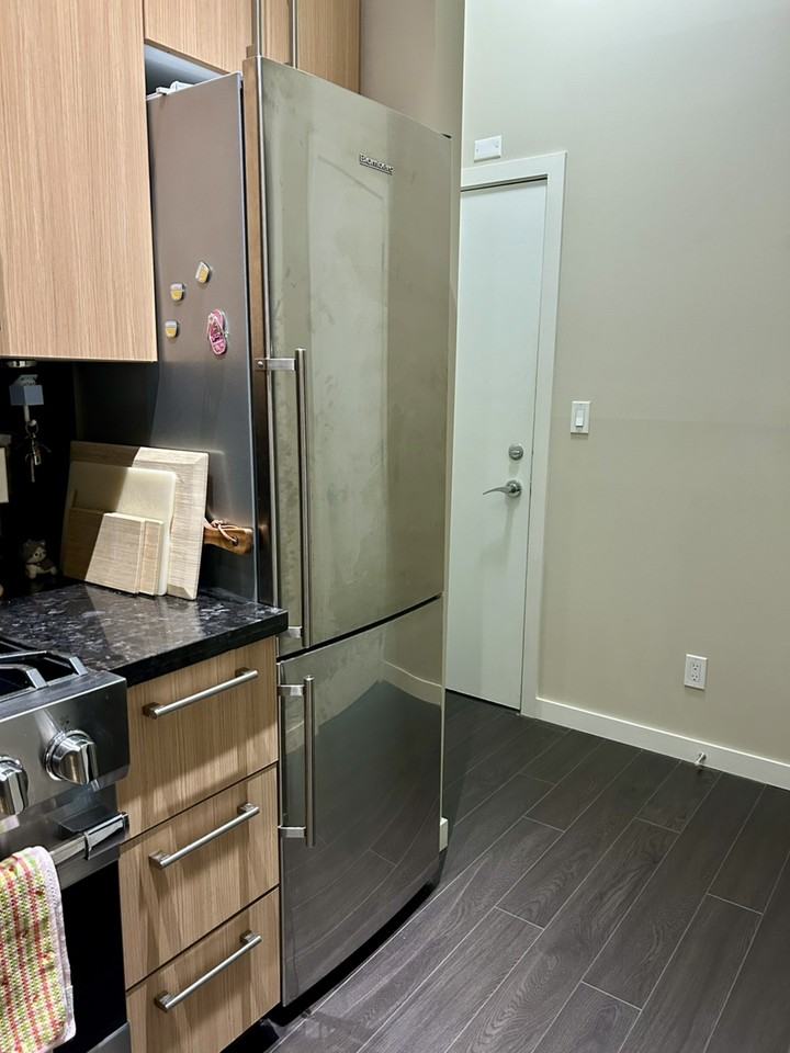 1708 Columbia St - Photo 4 of 13