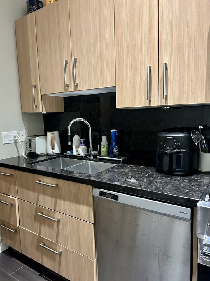 1708 Columbia St - Photo 2 of 13