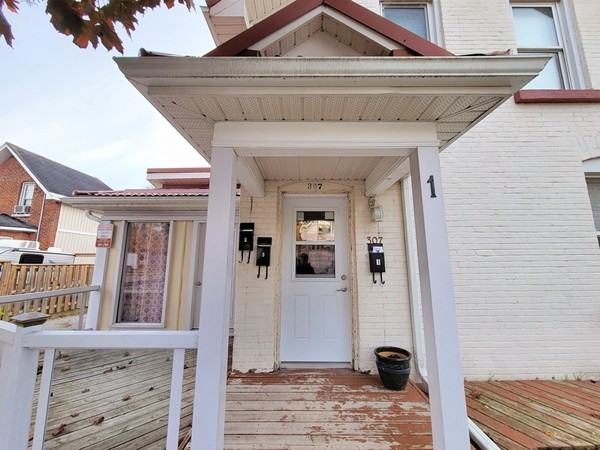 Moffat St, Triplex - Photo 4 of 13