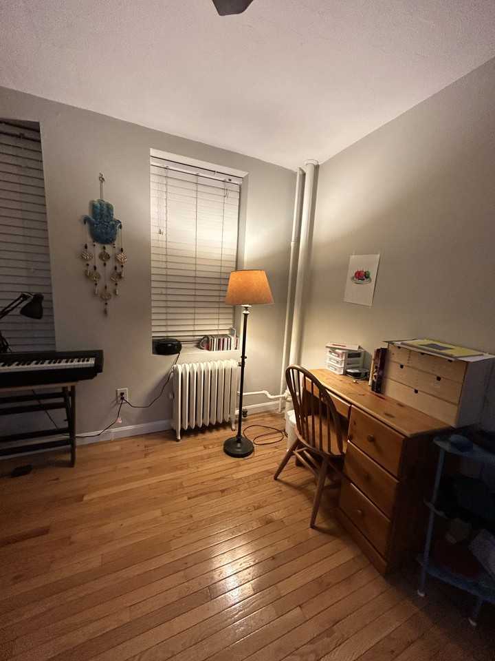 220 Hanover Street #21 - Photo 5 of 7