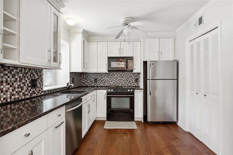 75 Montre Sq Nw - Photo 2 of 29