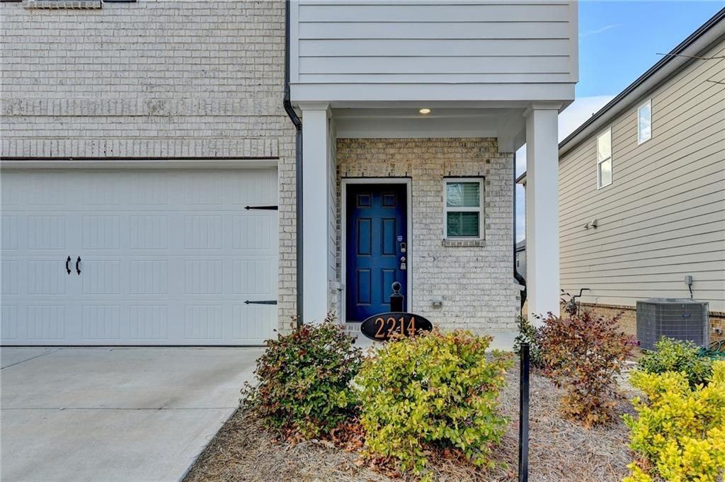 2214 Whitworth St - Photo 3 of 50