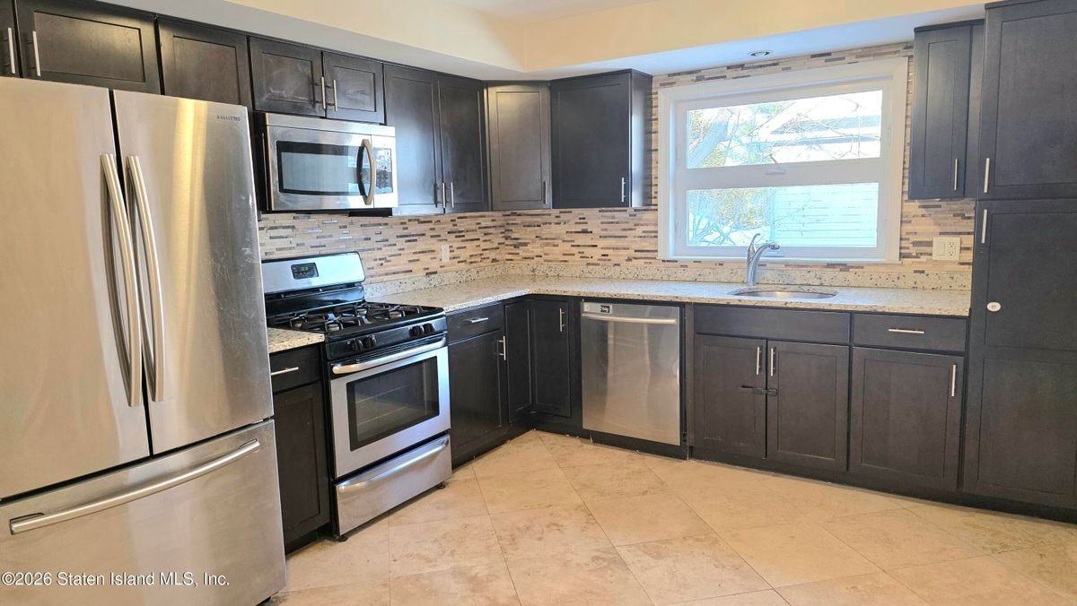 75 Gibson Ave - Photo 7 of 20