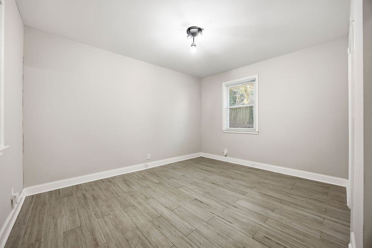 2717 S Clark Dr - Photo 3 of 15