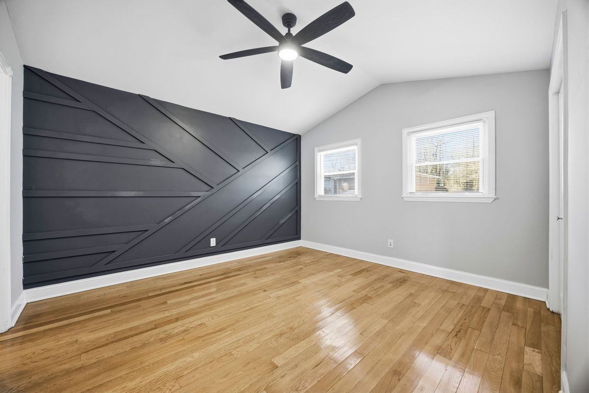 2717 S Clark Dr - Photo 5 of 15