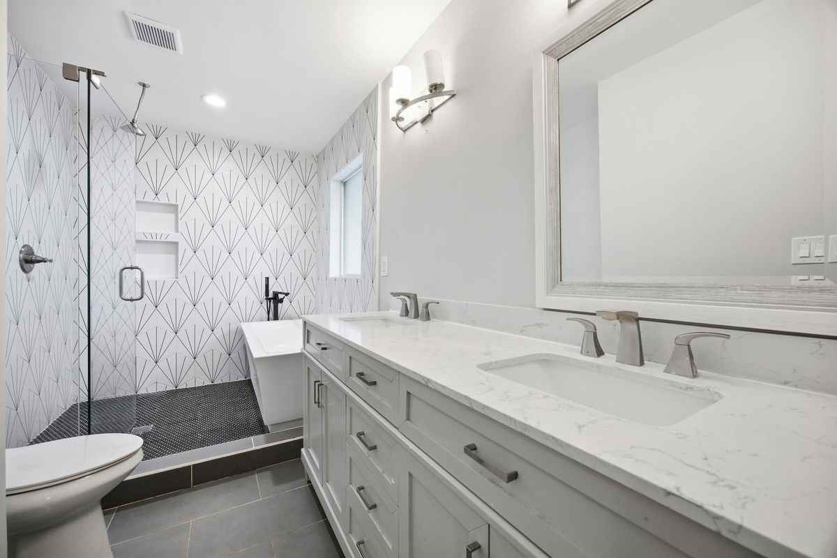 2717 S Clark Dr - Photo 6 of 15